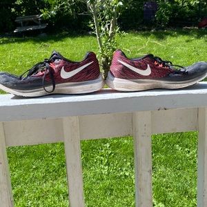 Womens Nike tennis shoes size 6